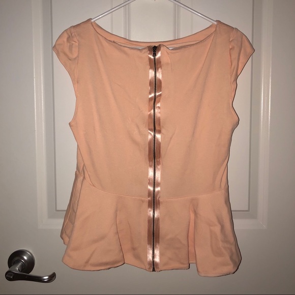 Alice + Olivia Regina Peach Peplum Top L - Picture 3 of 4